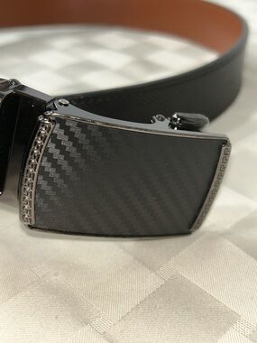 Men's Black Carbon-Pattern Ratchet Leather Belt